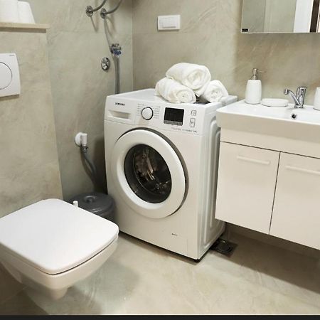 Studio Apartment, 5 Minutes To The Beach บาร์ ภายนอก รูปภาพ