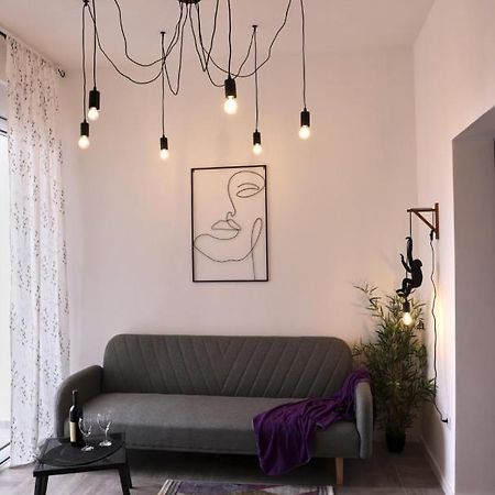 Studio Apartment, 5 Minutes To The Beach บาร์ ภายนอก รูปภาพ