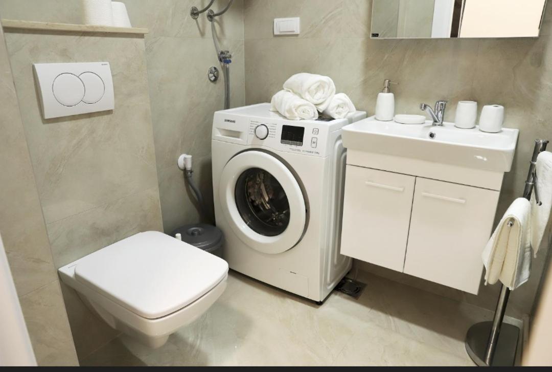 Studio Apartment, 5 Minutes To The Beach บาร์ ภายนอก รูปภาพ