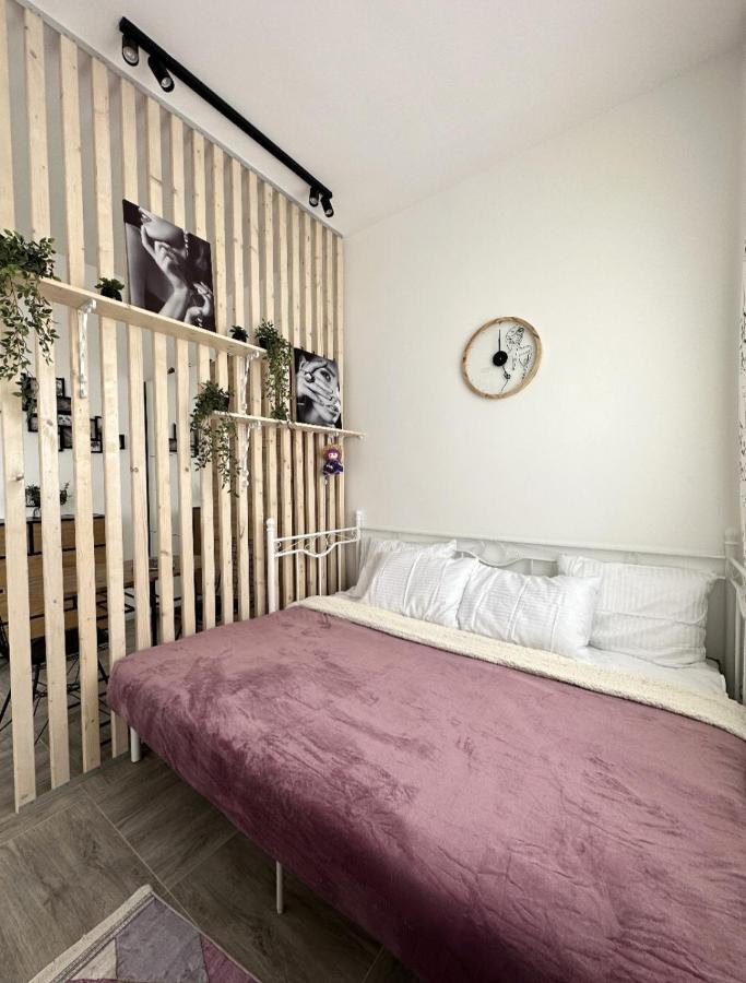 Studio Apartment, 5 Minutes To The Beach บาร์ ภายนอก รูปภาพ