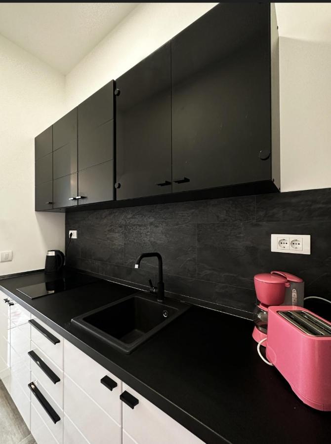 Studio Apartment, 5 Minutes To The Beach บาร์ ภายนอก รูปภาพ