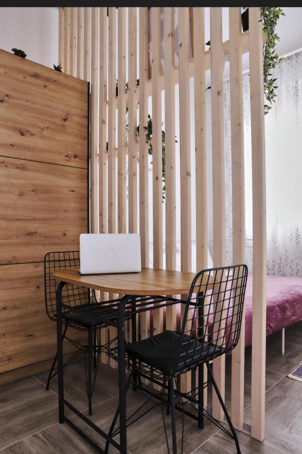 Studio Apartment, 5 Minutes To The Beach บาร์ ภายนอก รูปภาพ